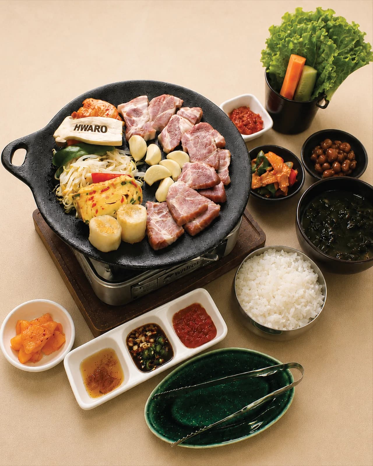 A pork neck griddle set at Hwaro