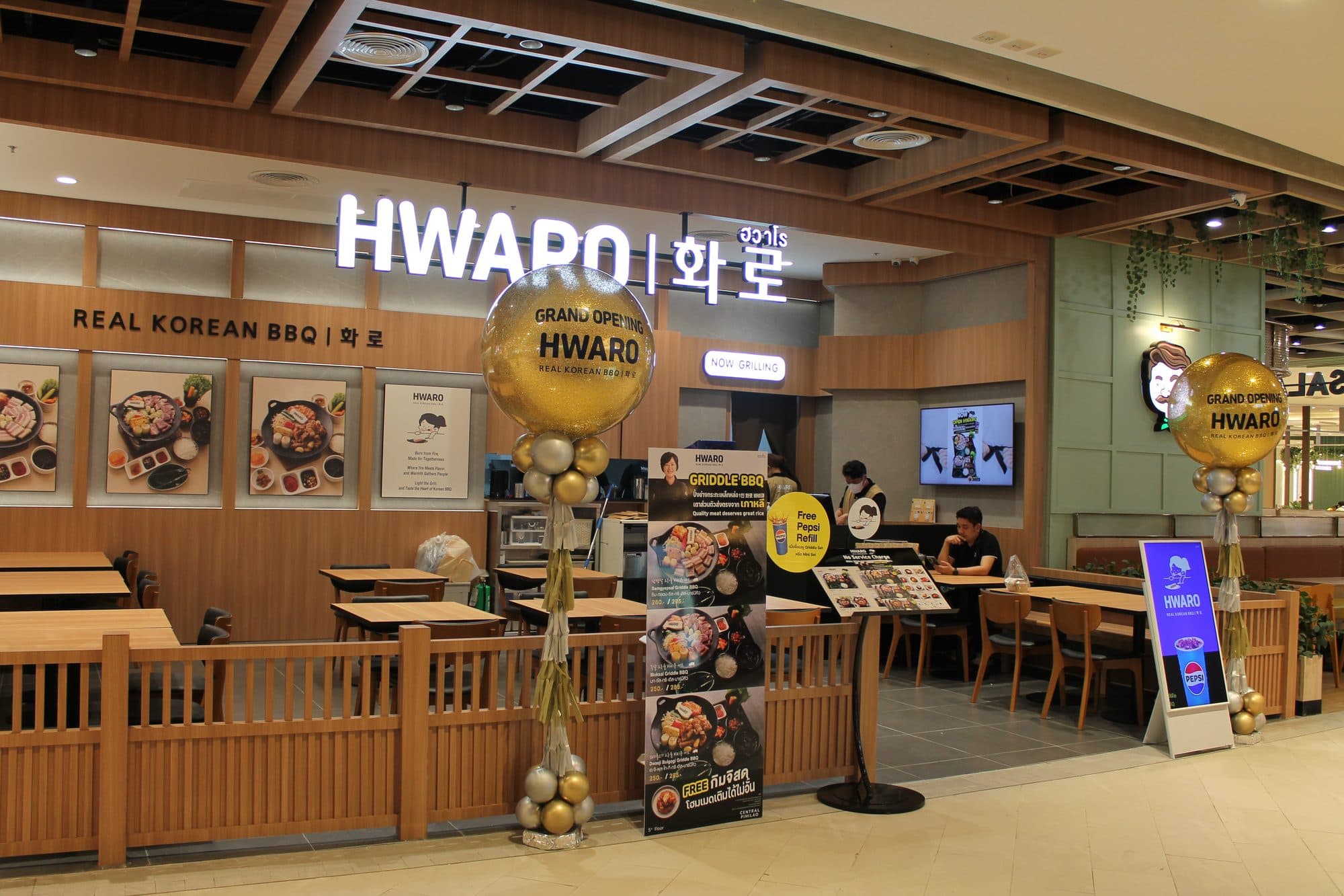 Hwaro Central Pinklao counter and seating area on the 5th floor